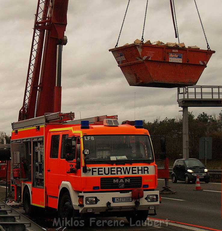 LKW stuerzt um A 3 Rich Frankfurt AK Heumar P0544.JPG